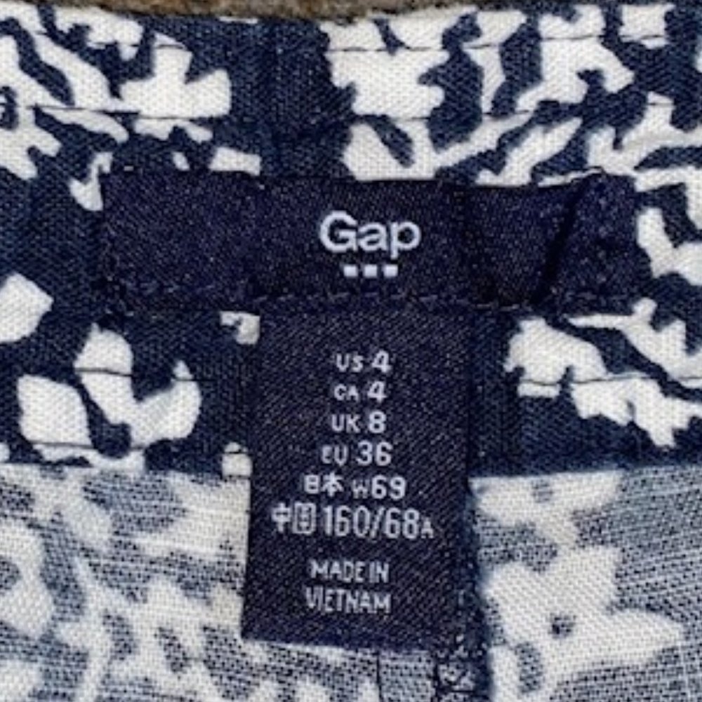 Gap Navy Blue & White Floral Shorts - Picture 7 of 9